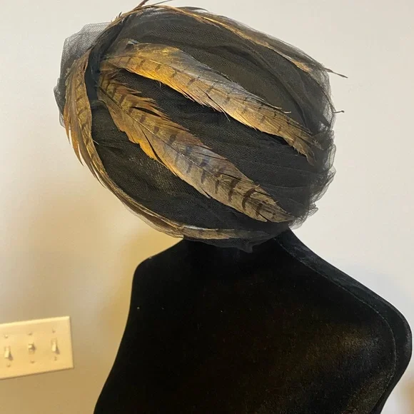 1960s Christian Dior Black Tulle Feather Turban Vintage - Picture 3 of 5